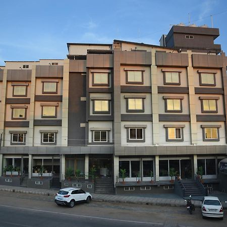 R Empire Revtree Hotel Davangere Bagian luar foto
