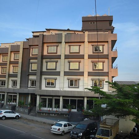 R Empire Revtree Hotel Davangere Bagian luar foto