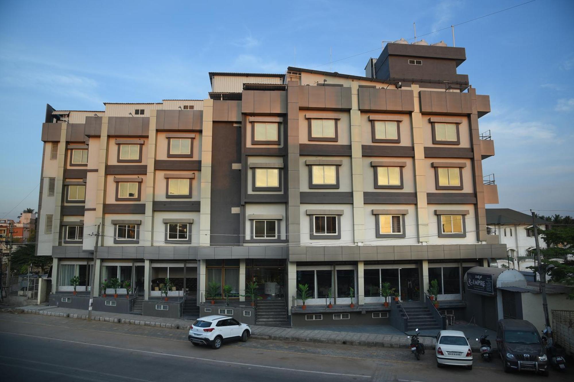 R Empire Revtree Hotel Davangere Bagian luar foto