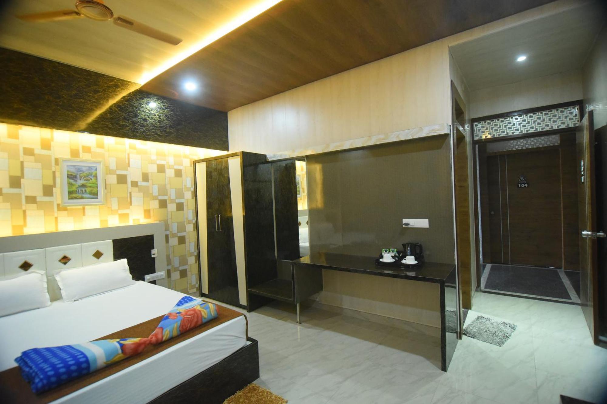 R Empire Revtree Hotel Davangere Bagian luar foto