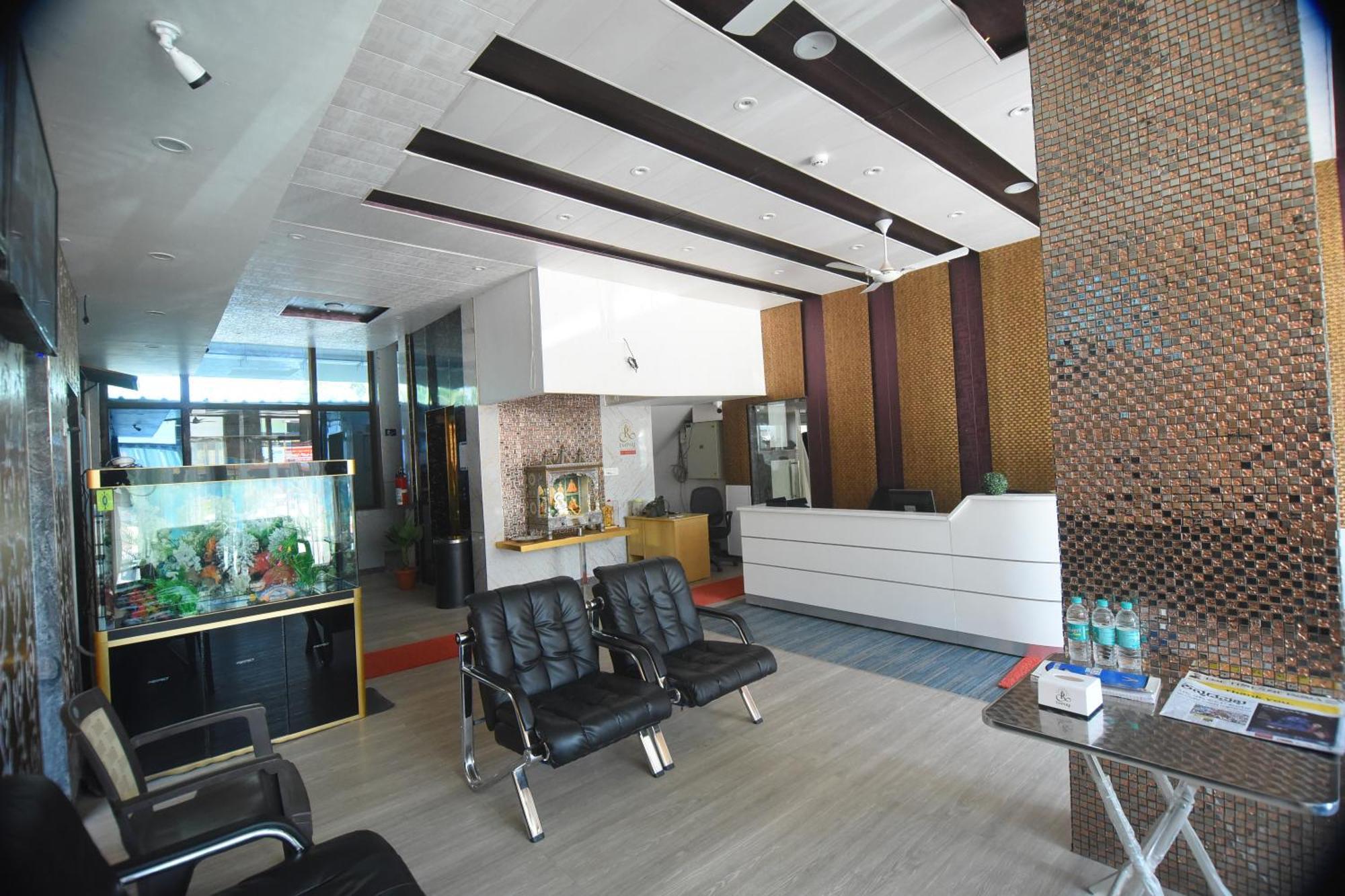R Empire Revtree Hotel Davangere Bagian luar foto