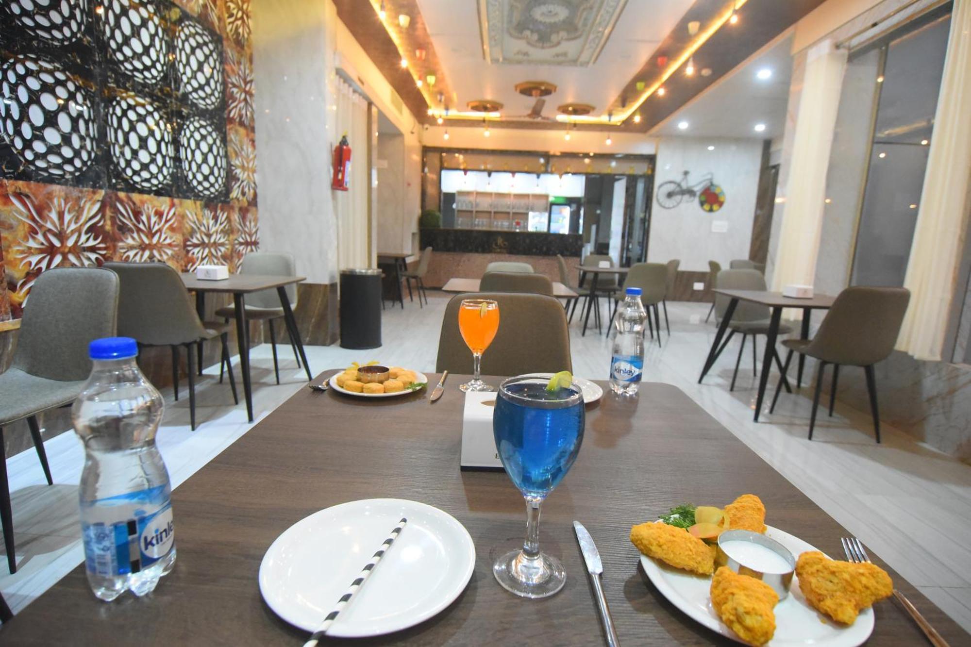 R Empire Revtree Hotel Davangere Bagian luar foto