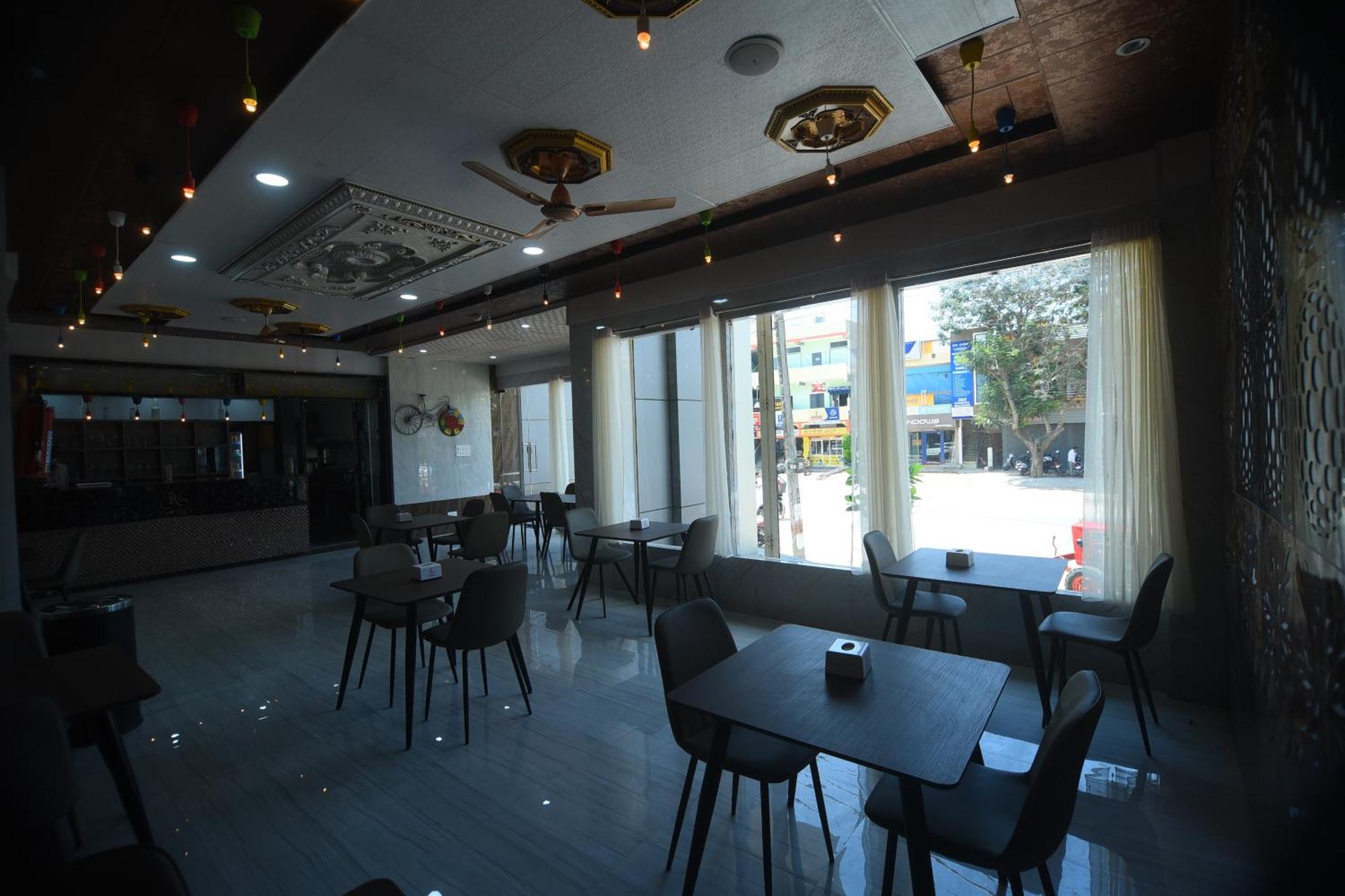 R Empire Revtree Hotel Davangere Bagian luar foto