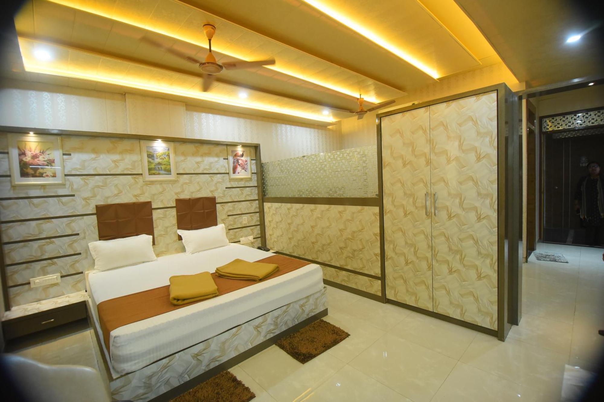 R Empire Revtree Hotel Davangere Bagian luar foto