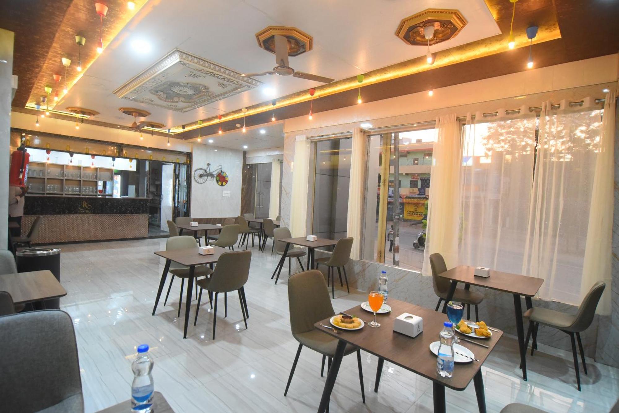 R Empire Revtree Hotel Davangere Bagian luar foto