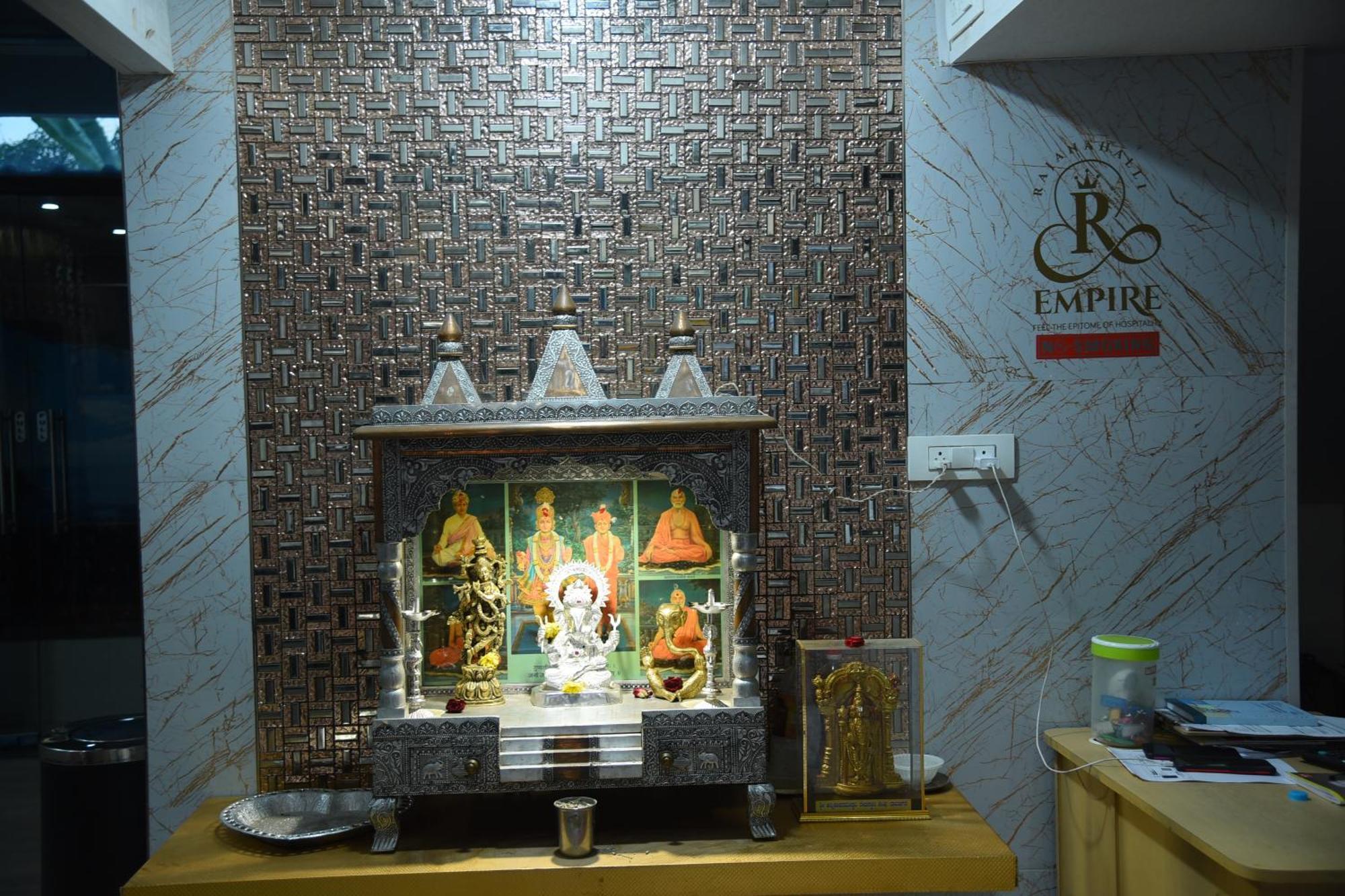 R Empire Revtree Hotel Davangere Bagian luar foto
