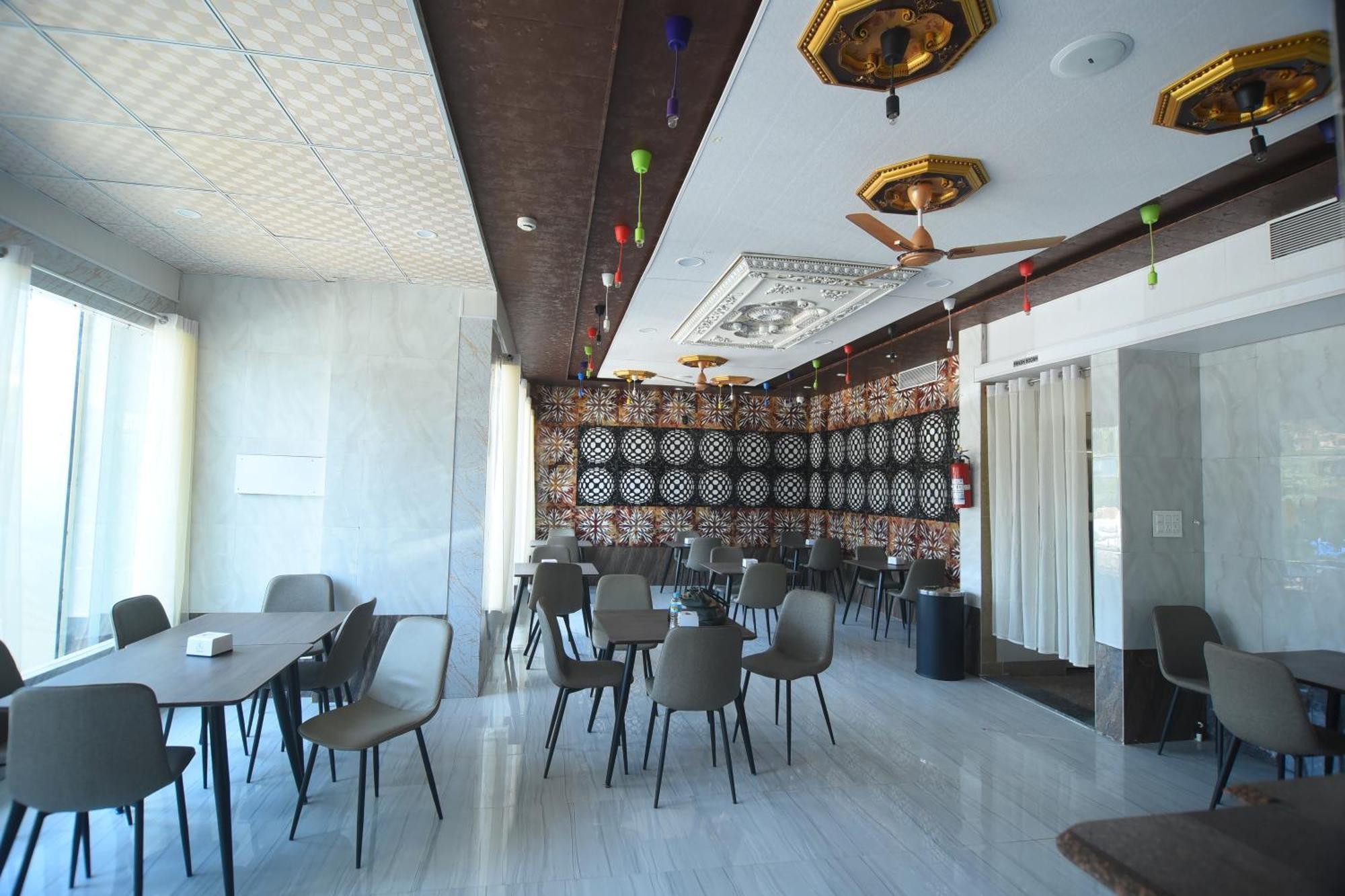 R Empire Revtree Hotel Davangere Bagian luar foto