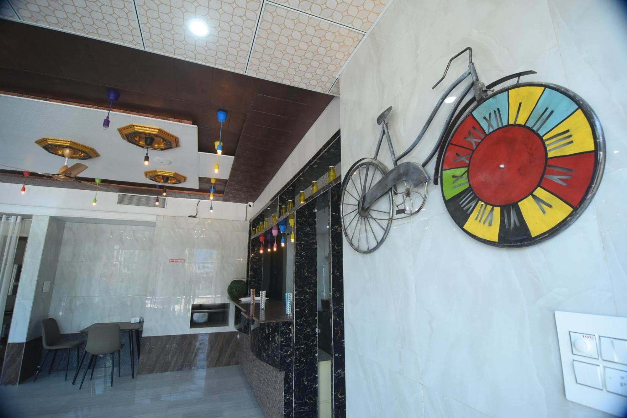 R Empire Revtree Hotel Davangere Bagian luar foto