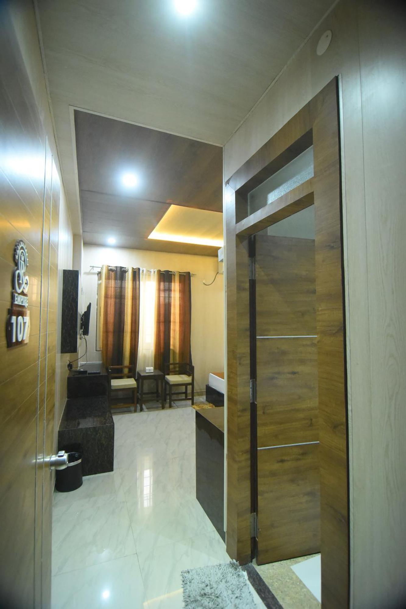 R Empire Revtree Hotel Davangere Bagian luar foto