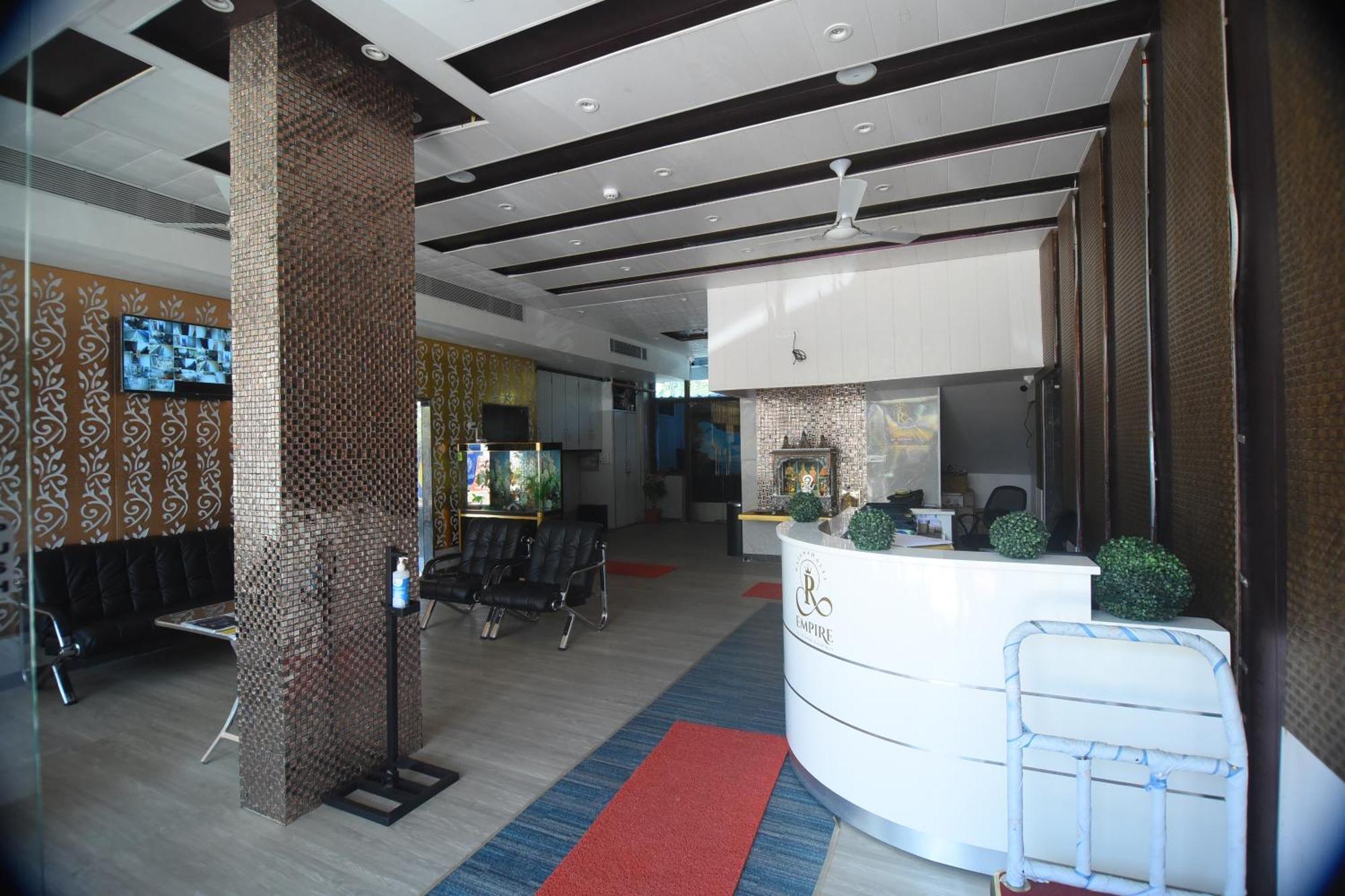 R Empire Revtree Hotel Davangere Bagian luar foto
