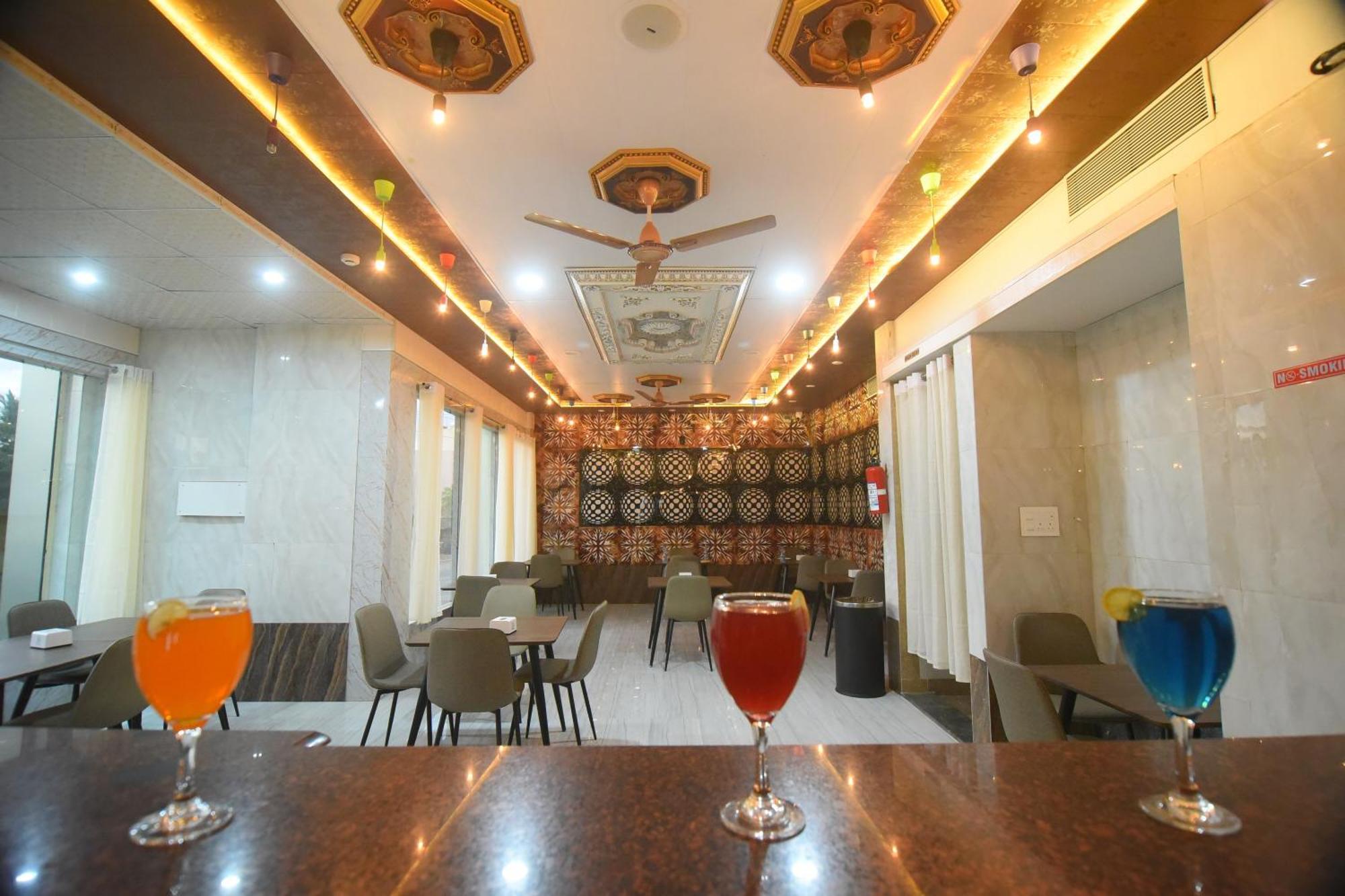 R Empire Revtree Hotel Davangere Bagian luar foto