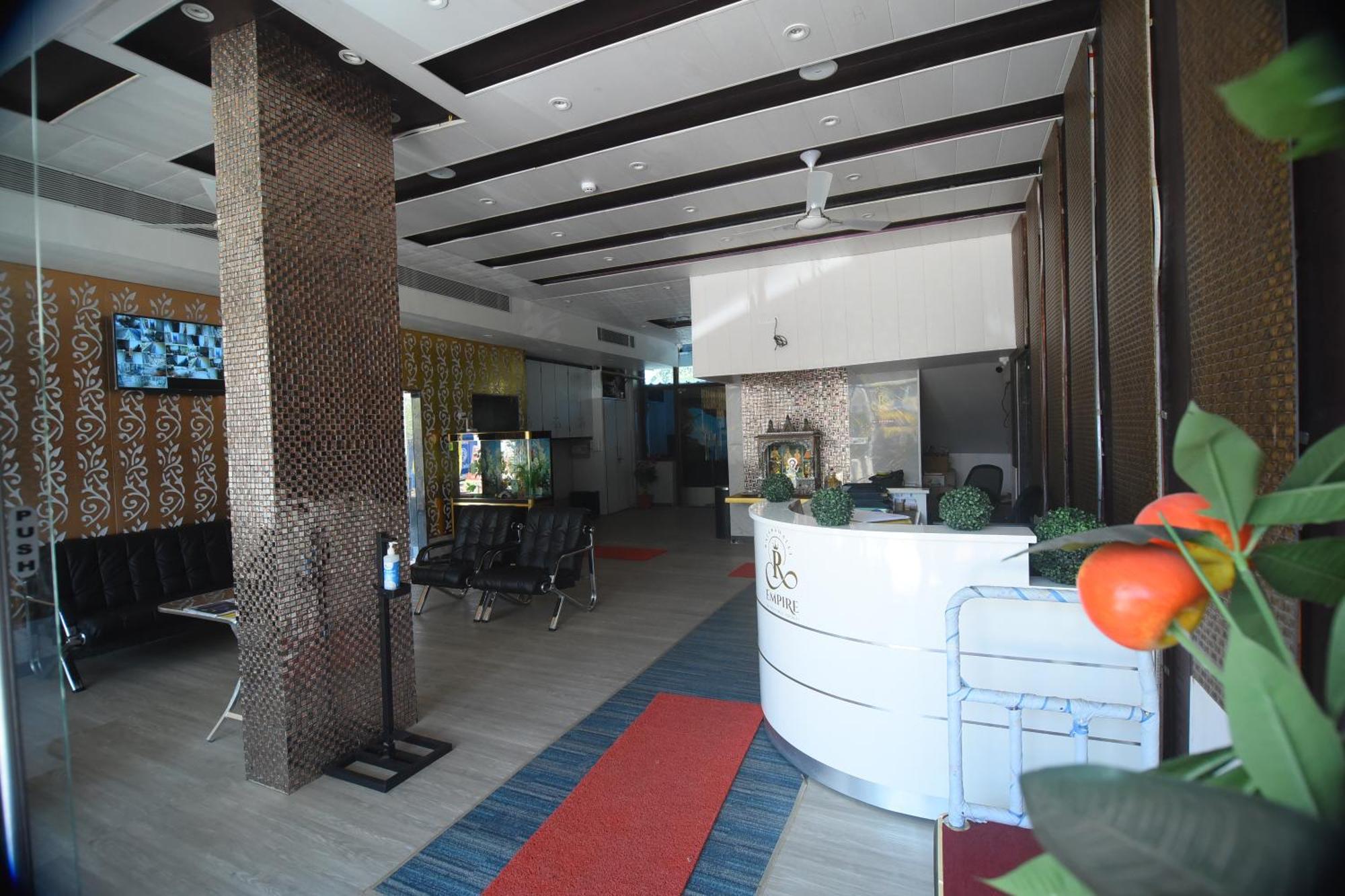 R Empire Revtree Hotel Davangere Bagian luar foto