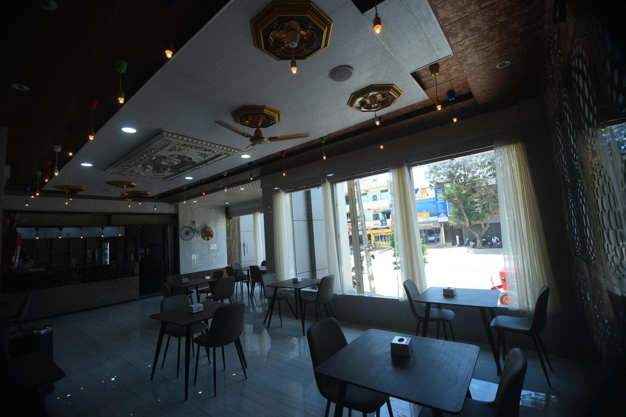 R Empire Revtree Hotel Davangere Bagian luar foto