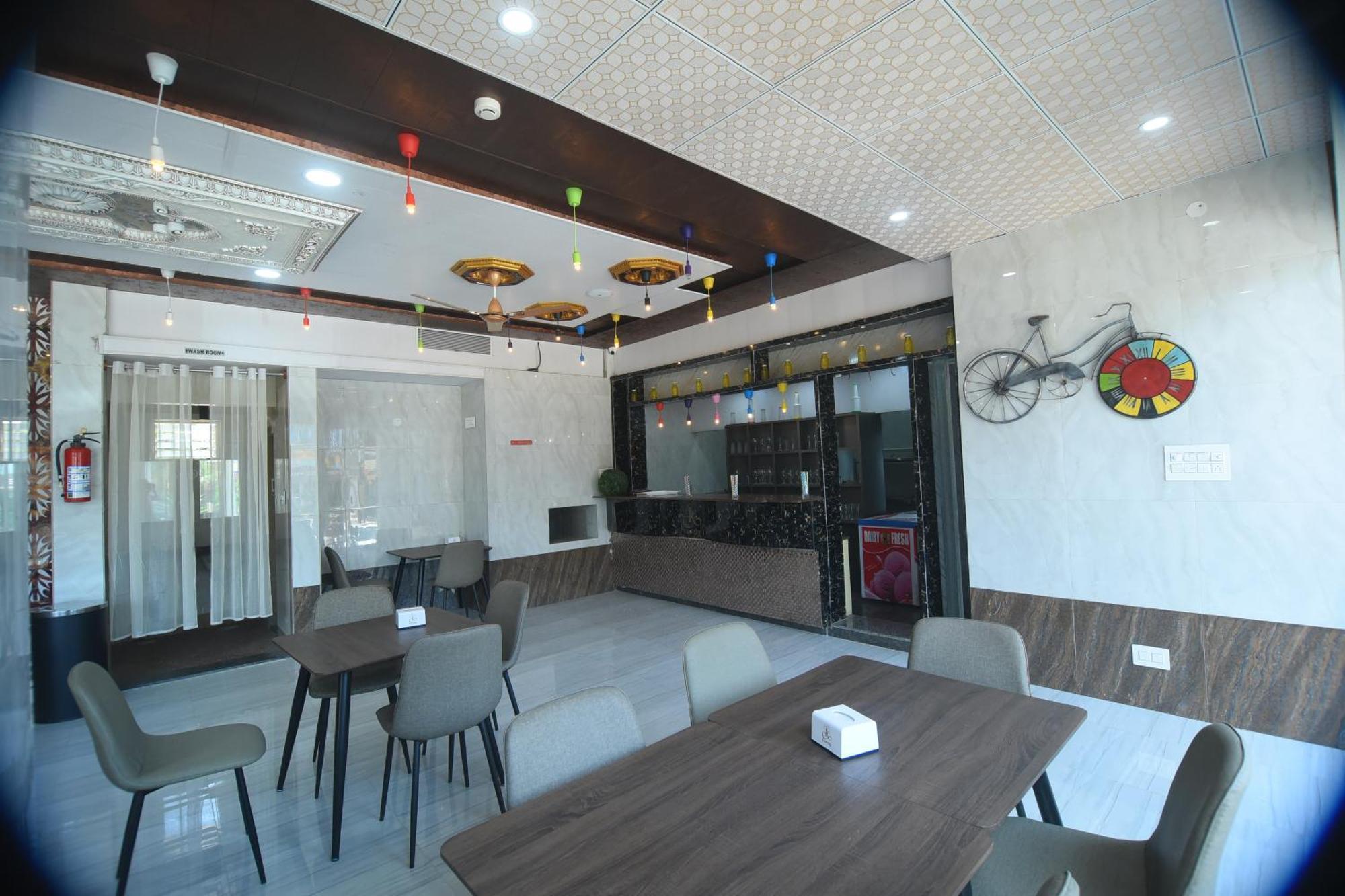 R Empire Revtree Hotel Davangere Bagian luar foto